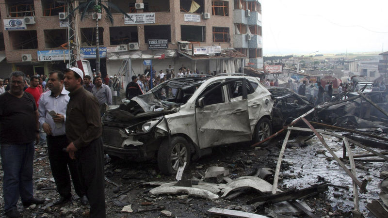 Car bombs kill dozens near Syrian border