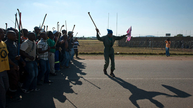 NUM leader shot dead in front of Lonmin mine