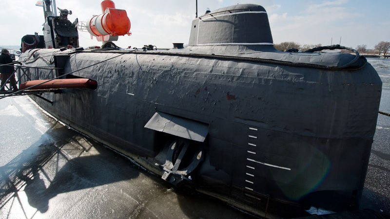 Russia boosts military by resuming submarine patrols