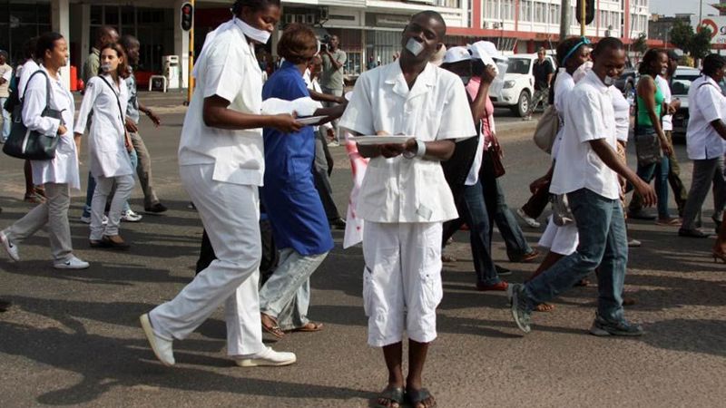 Mozambique doctors march for higher wages