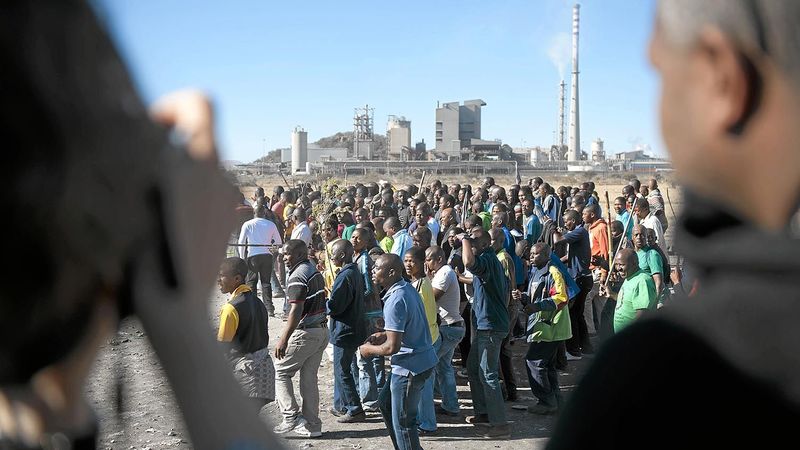 Lonmin SMSs fuel tension among Marikana miners