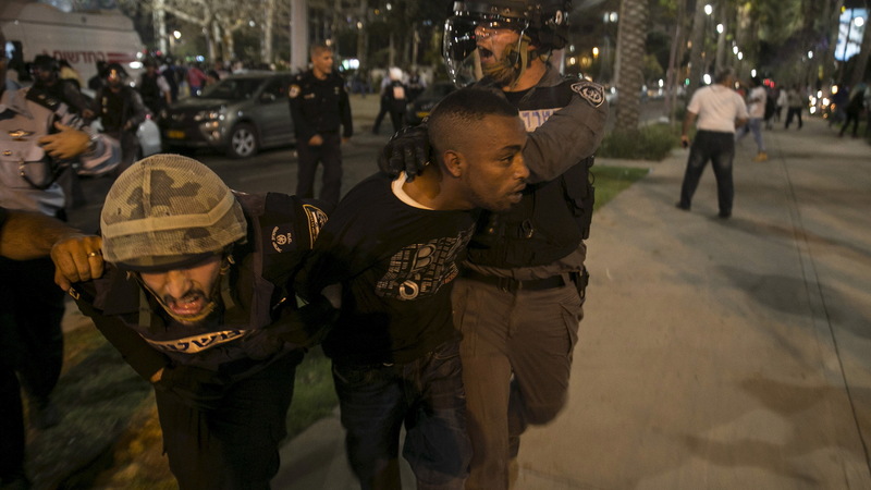 Police crack down on protesters at Israeli anti-racism march