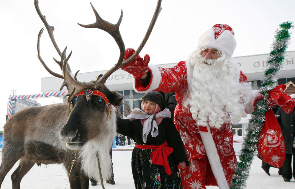 Children call the US Air Force base asking where fAther Christmas is and when he will deliver presents to their house