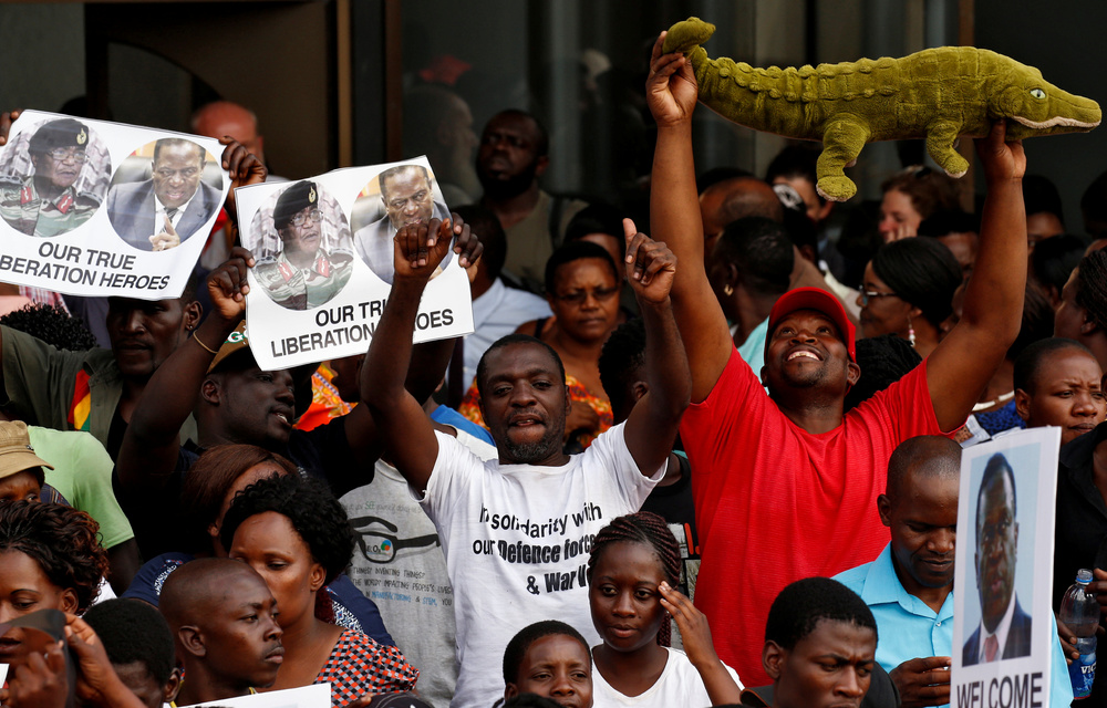 Supporters of Zimbabwe's former vice president Emmerson Mnangagwa await his arrival in Harare.