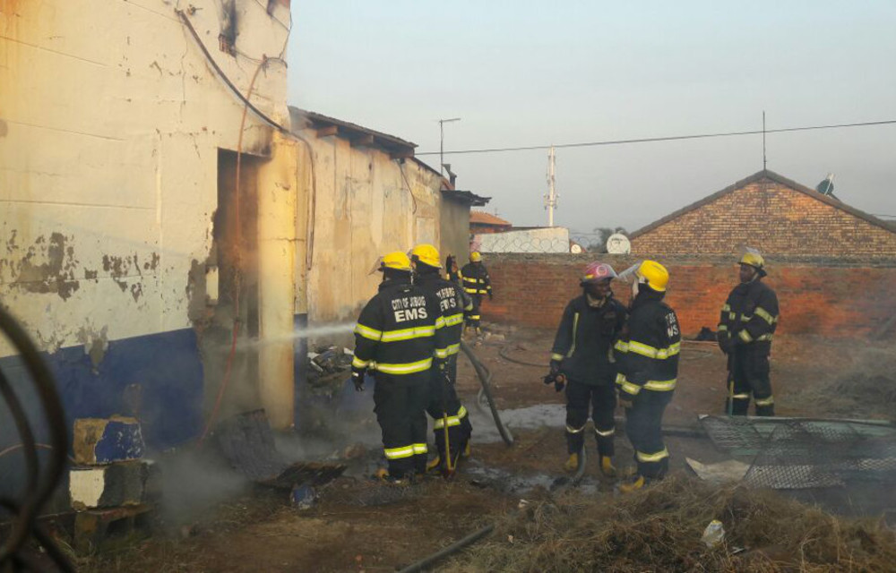 A shop in Eldorado Park was set ablaze in the early hours of the morning.