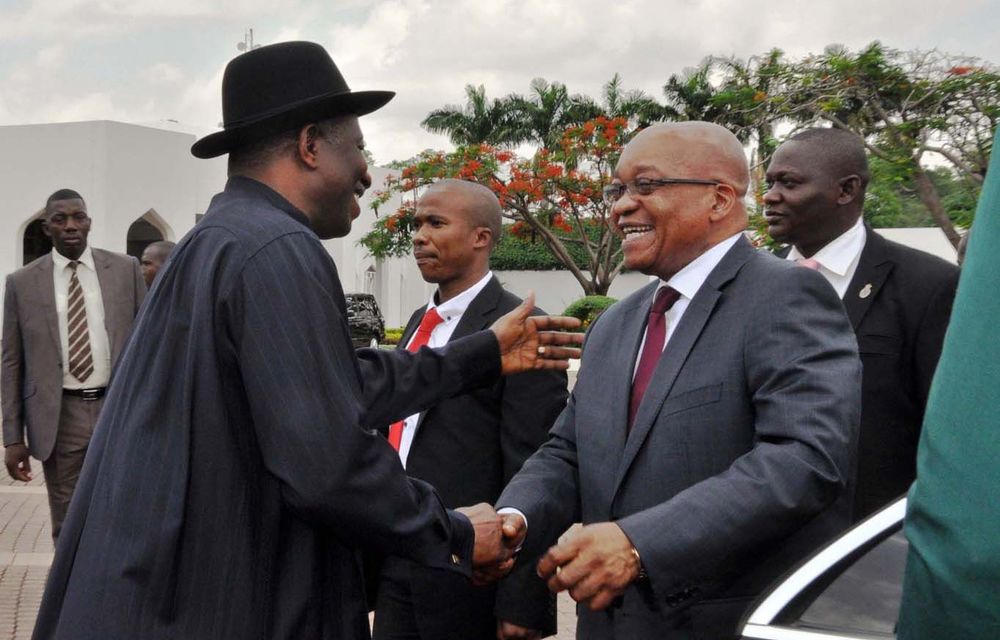 President Jacob Zuma is welcomed by his Nigerian counterpart