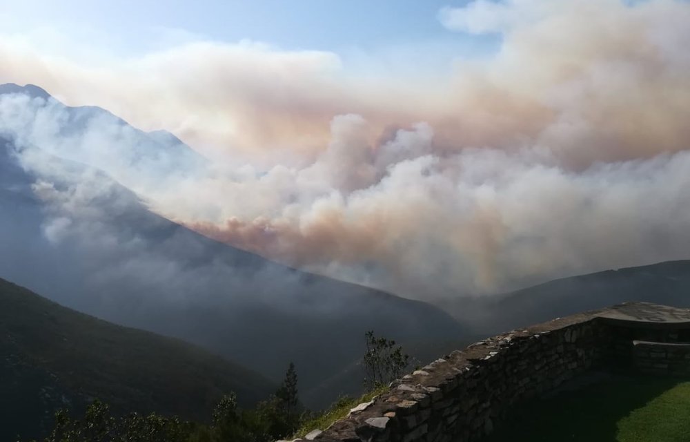 Some evacuations in George as firefighters battle blaze, Outeniqua Pass closed