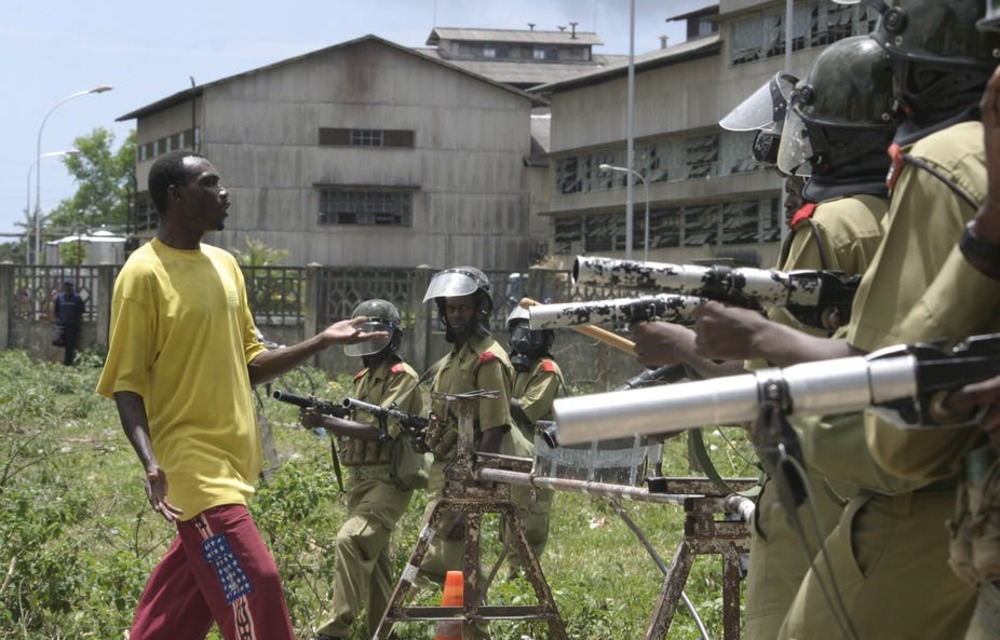 Policemen posted to prevent a campaign rally in Zanzibar in 2005.