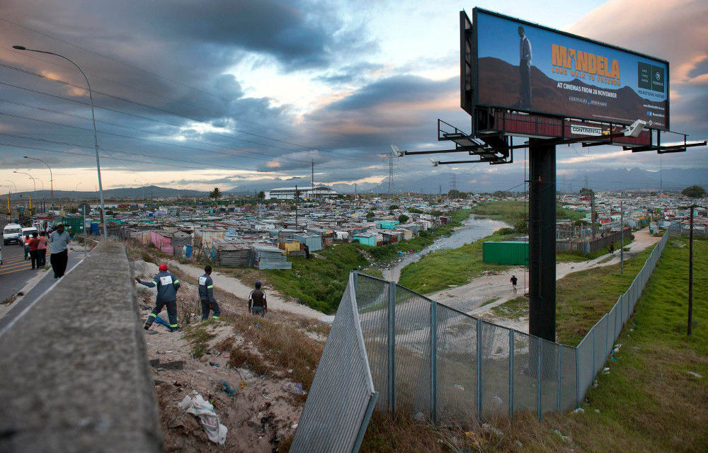 About 10 000 new shacks are built in Khayelitsha every year to accommodate the influx of new families.