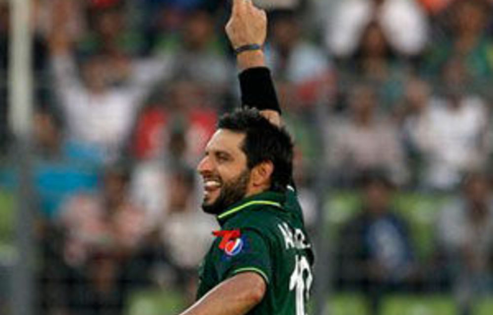 Afridi-inspired Pakistan storm into semifinals