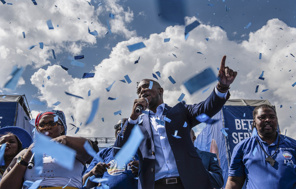 Party leader Mmusi Maimane described his party's manifesto as one of "change".