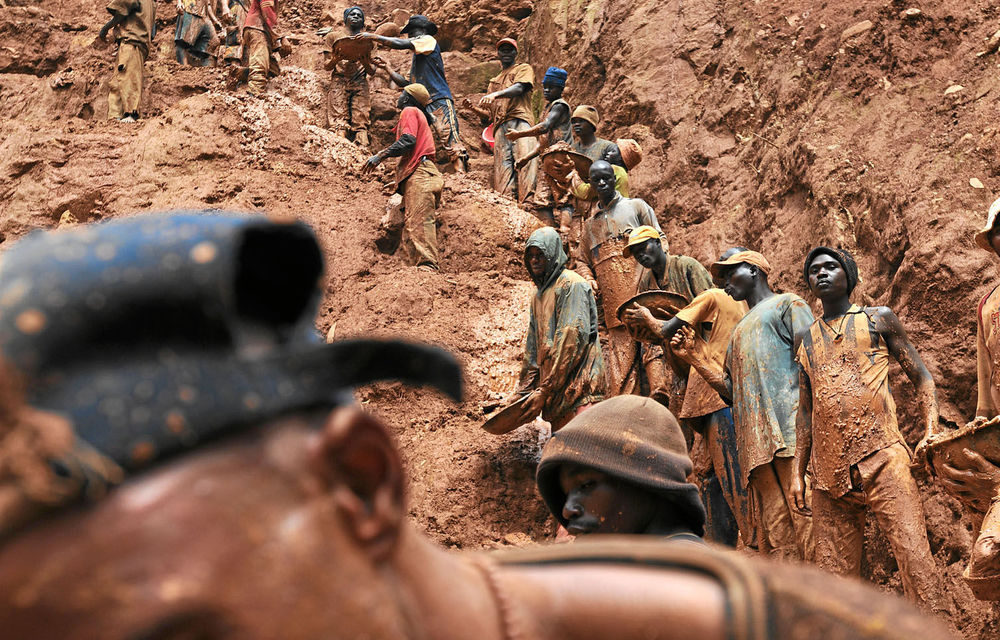 Mining: Golden age of conflict and crime