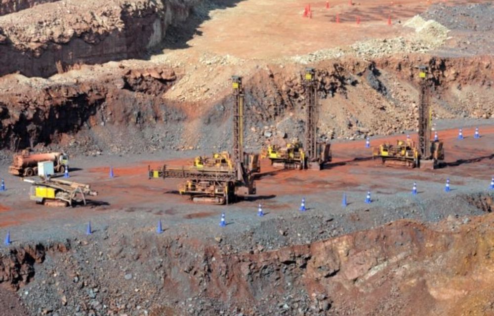 Australia takes issue with low iron ore price