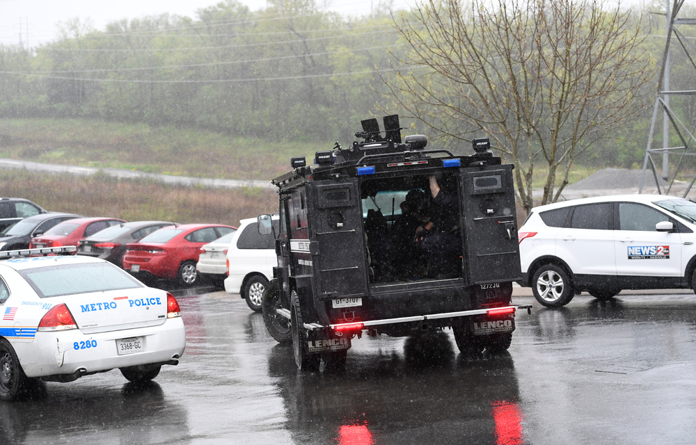 Metro Davidson County police search the apartment complex where Waffle House shooting suspect