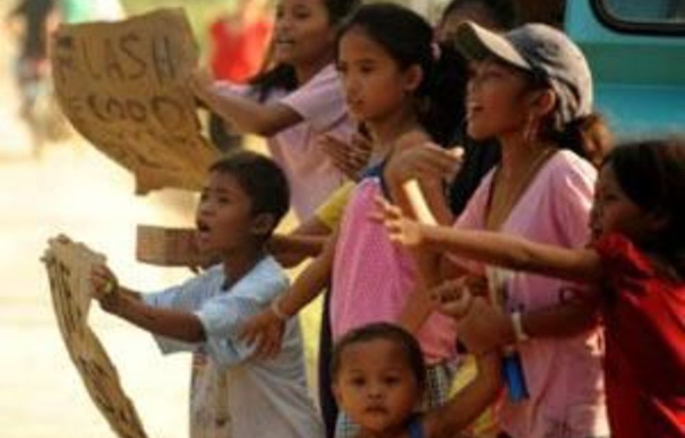 Empty Christmas as Philippine flood victims search for home