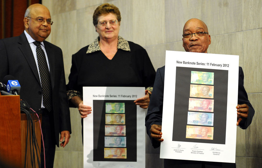 President Jacob Zuma flanked by Gill Marcus and Governor of the South African Reserve Bank and Pravin Gordhan with the new banknote series during the annoucement of a new line of bank notes.