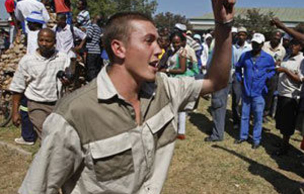 GW00305, South Africa, Welkom, 1990: Eugene Terreblanche recieves