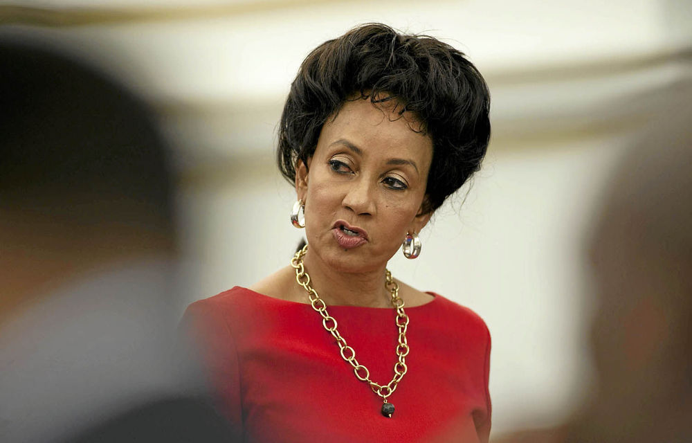 Sisulu denies that she is holding a gun to the public sector’s head.