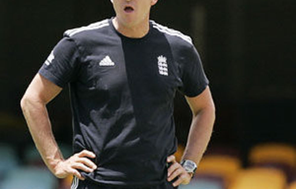 England look to cash in on tired Aussie bowlers
