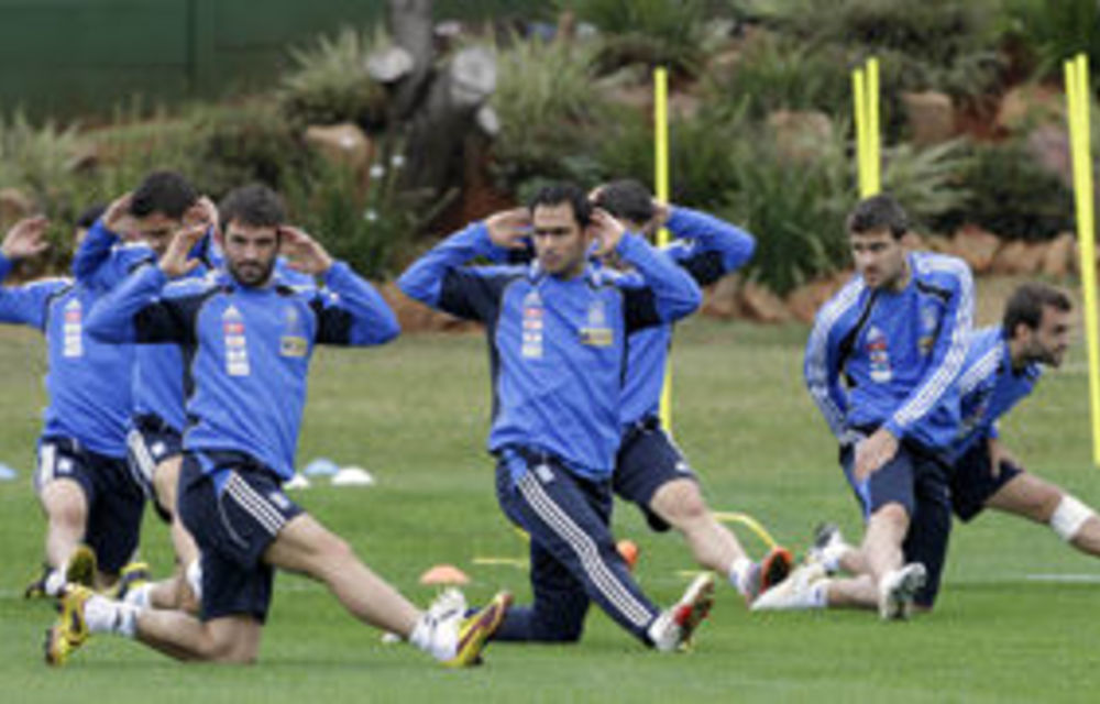 Greece players have money stolen from hotel
