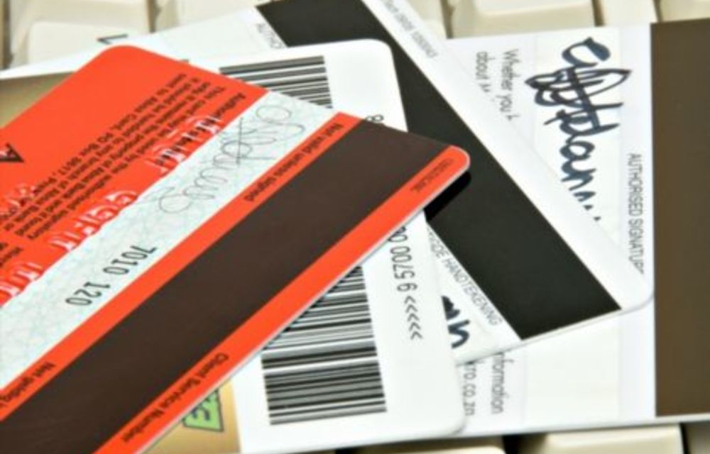 The annual MasterCard Online Shopping Behaviour Study reveals online shoppers have fallen for a second year in a row.