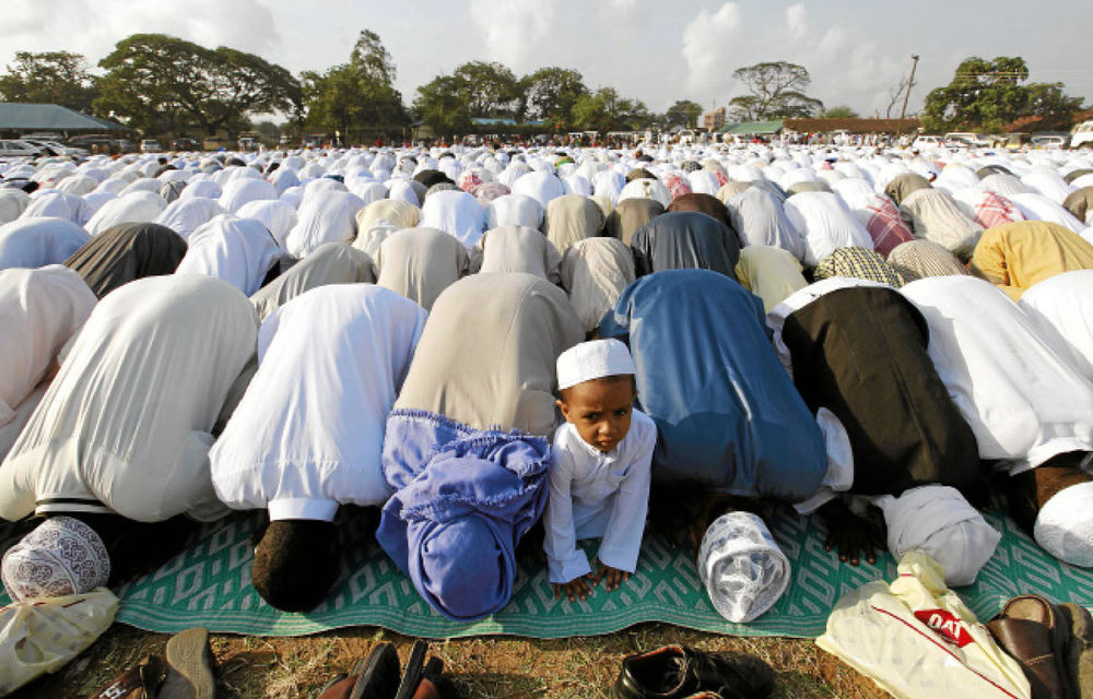 Kenyan Muslims pray during Eid al Fitr in Mombasa. The Kenyan president has said that calls for secession of the coastal region will not be tolerated.