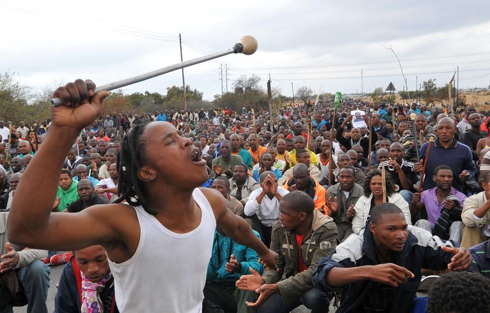 The CCMA says it is ready to mediate talks between strikers and Lonmin management.