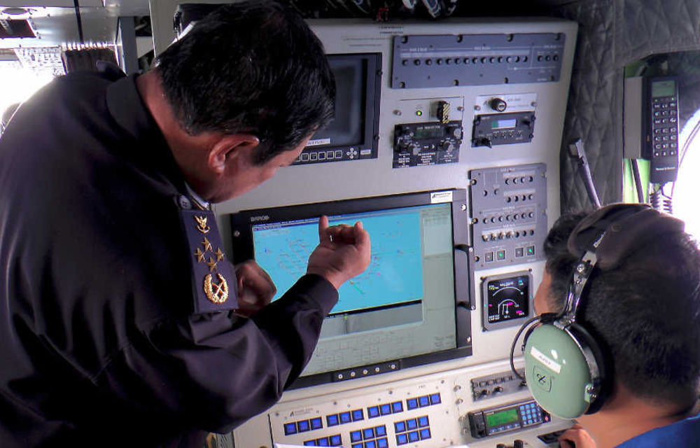 Countries scour sea for missing Malaysia jet