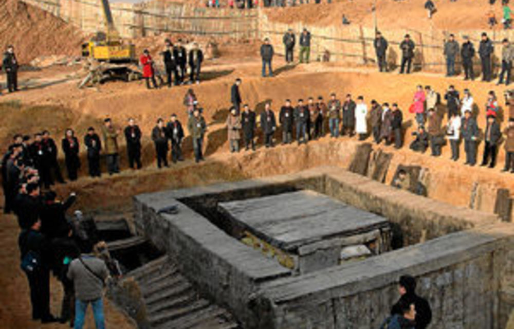 Tomb raiders ravage China’s past