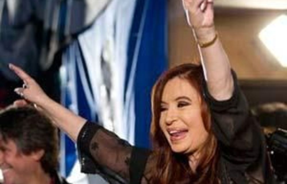 Argentina's Fernandez Sworn In For 'rocky' Second Term