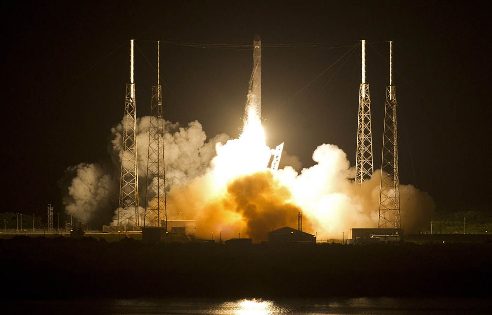 The Falcon 9 SpaceX rocket lifts off from space launch complex 40 at the Cape Canaveral Air Force Station in Cape Canaveral