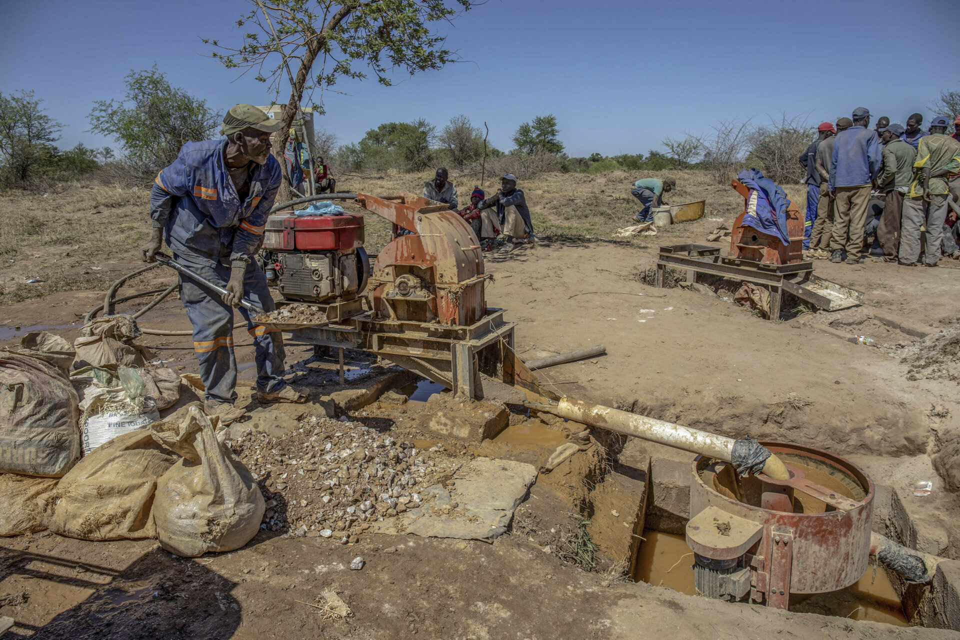 Inside Zim’s illicit gold mine trade The Mail & Guardian