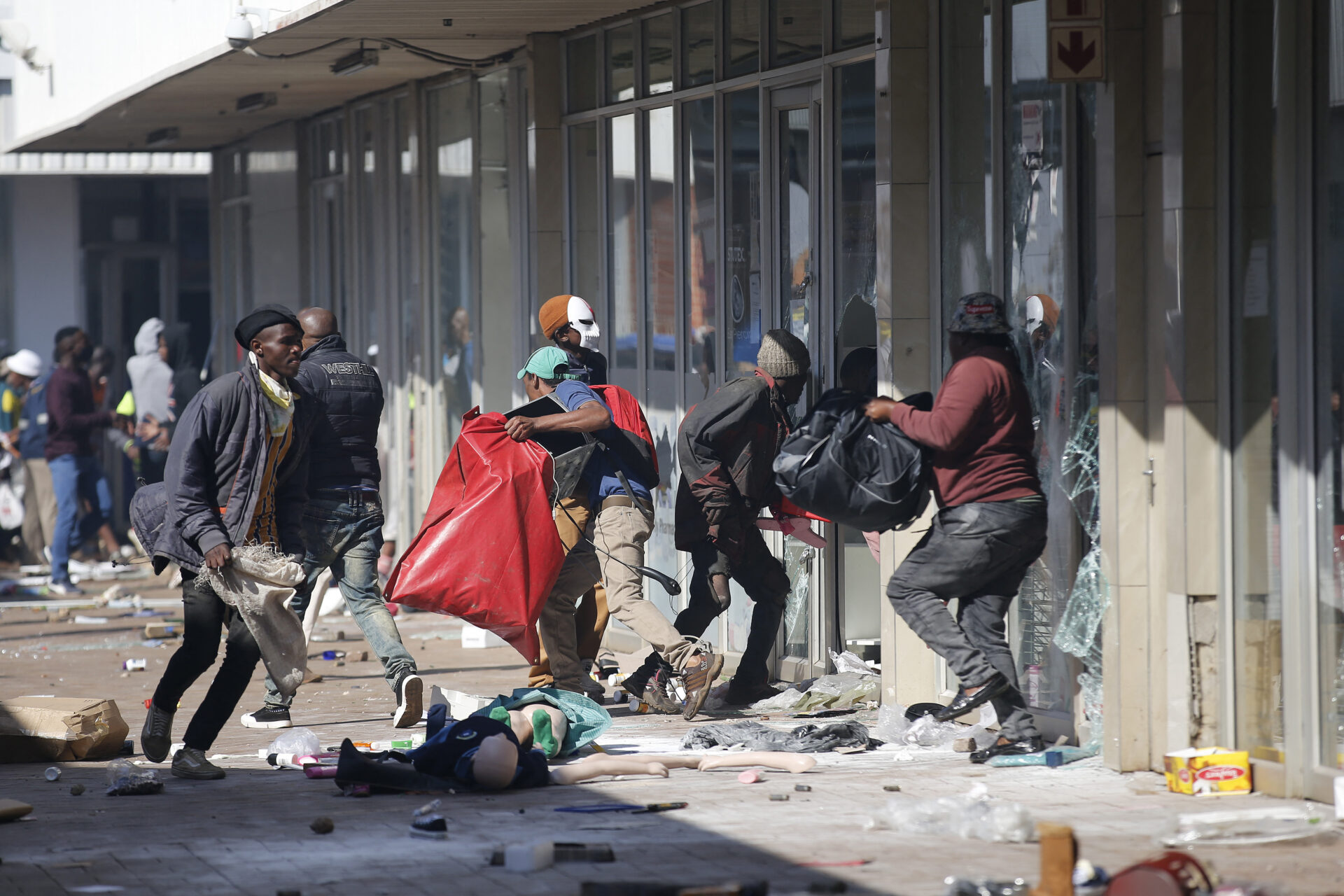 Looting, burning spreads from KZN into Johannesburg as proZuma