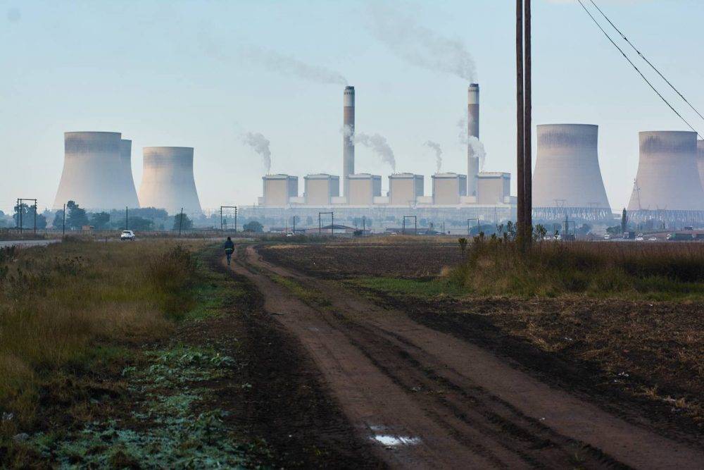 To extend or not to extend the life of coal-fired power stations, that is the question