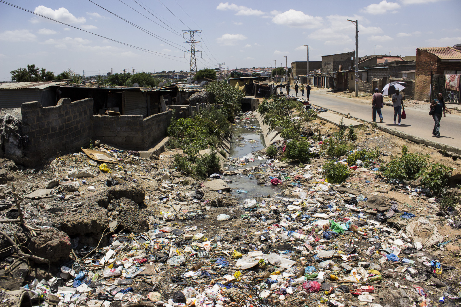 as-waste-piles-up-and-the-stench-intensifies-tembisa-residents