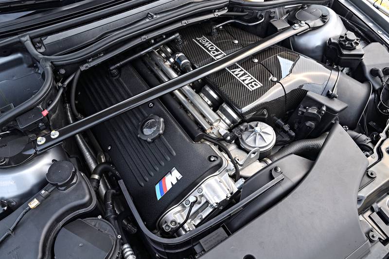 P90236635_highRes_the-bmw-m3-csl-e46-0(1) (1)
