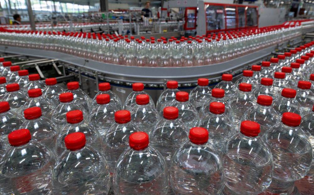 Bottled water in US found to contain miniscule pieces of plastic