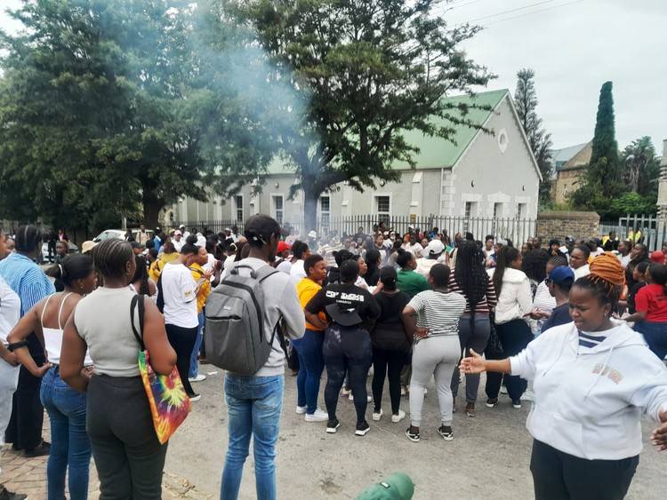 Makhanda students burn paper in protest against NSFAS