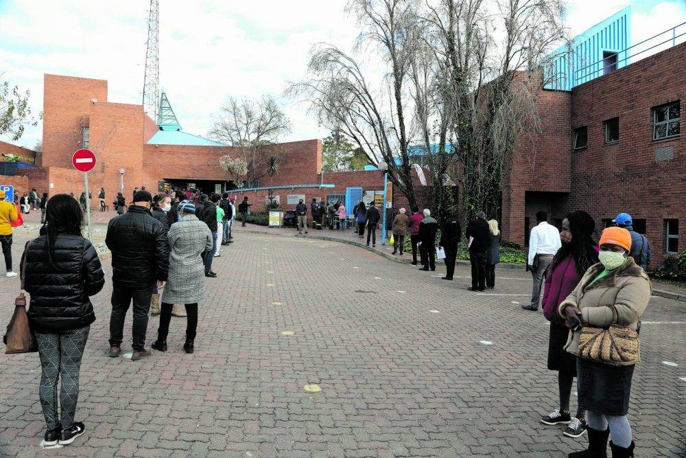 Officials allegedly seeking bribes for eye tests at Sandton licensing department