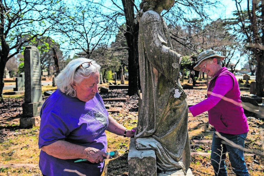 Cemetery 7951 Dv