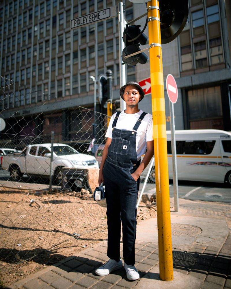 Sivemqikela,knowntomostasimvemnyama,drawsfromhislivedexperiencesonthestreetsofjohannesburgandmzansiconjurehismusic(photocreditmatlhlatsikgokani)
