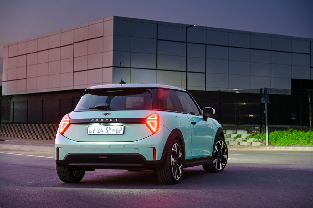 P90581876 Highres Mini Cooper C 12 202