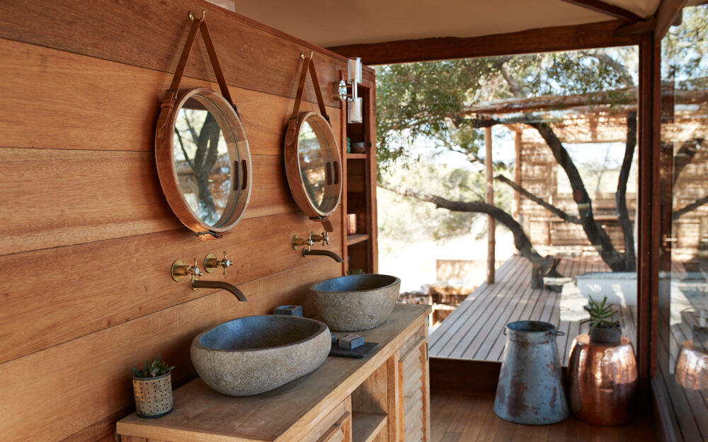 1730204075 Fcza Mail & Guardian Article The Rise Of Empty Escapes 2000x1250 Luxury Lodge 01
