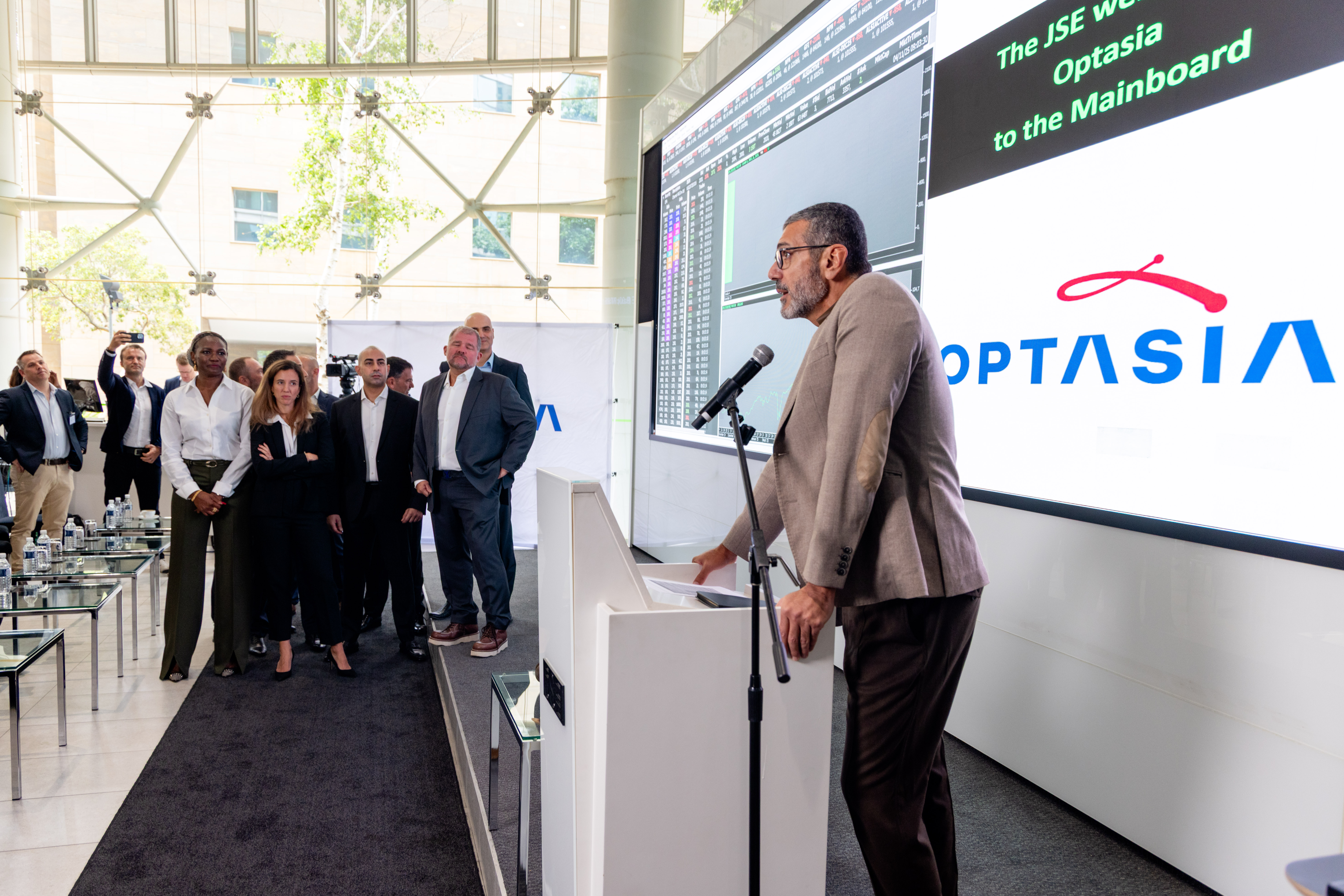 Phenomenal Surge: 7 Explosive Ways Optasia’s Record Growth Delivers Billions to Vodacom and MTN 35 African-founded firm, Optasia, becomes most extensive fintech JSE listing – The Mail & Guardian