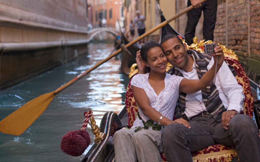 4346733258 Fcza Mail & Guardian Article Images 2000 X 1250 Venice Gondola (1)